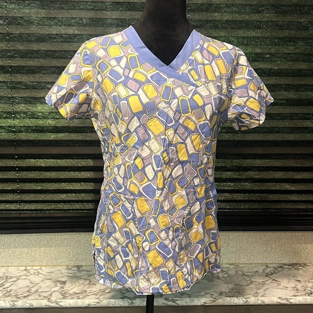 NrG by Barco Women’s Blue & Yellow Geometric Print Short Sleeve Scrub Top Small‎